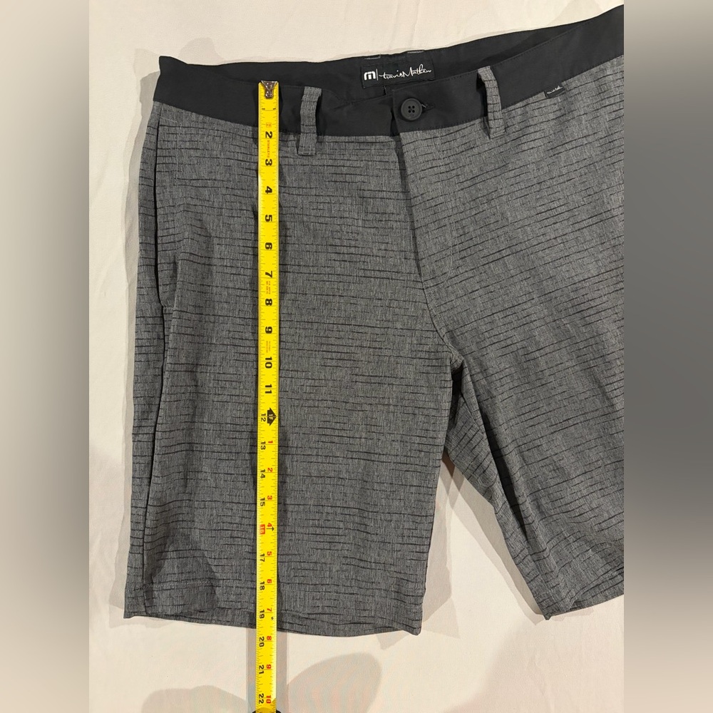 Travis Mathew Gray Black athletic Shorts with Black Waistband - Picture 2 of 5